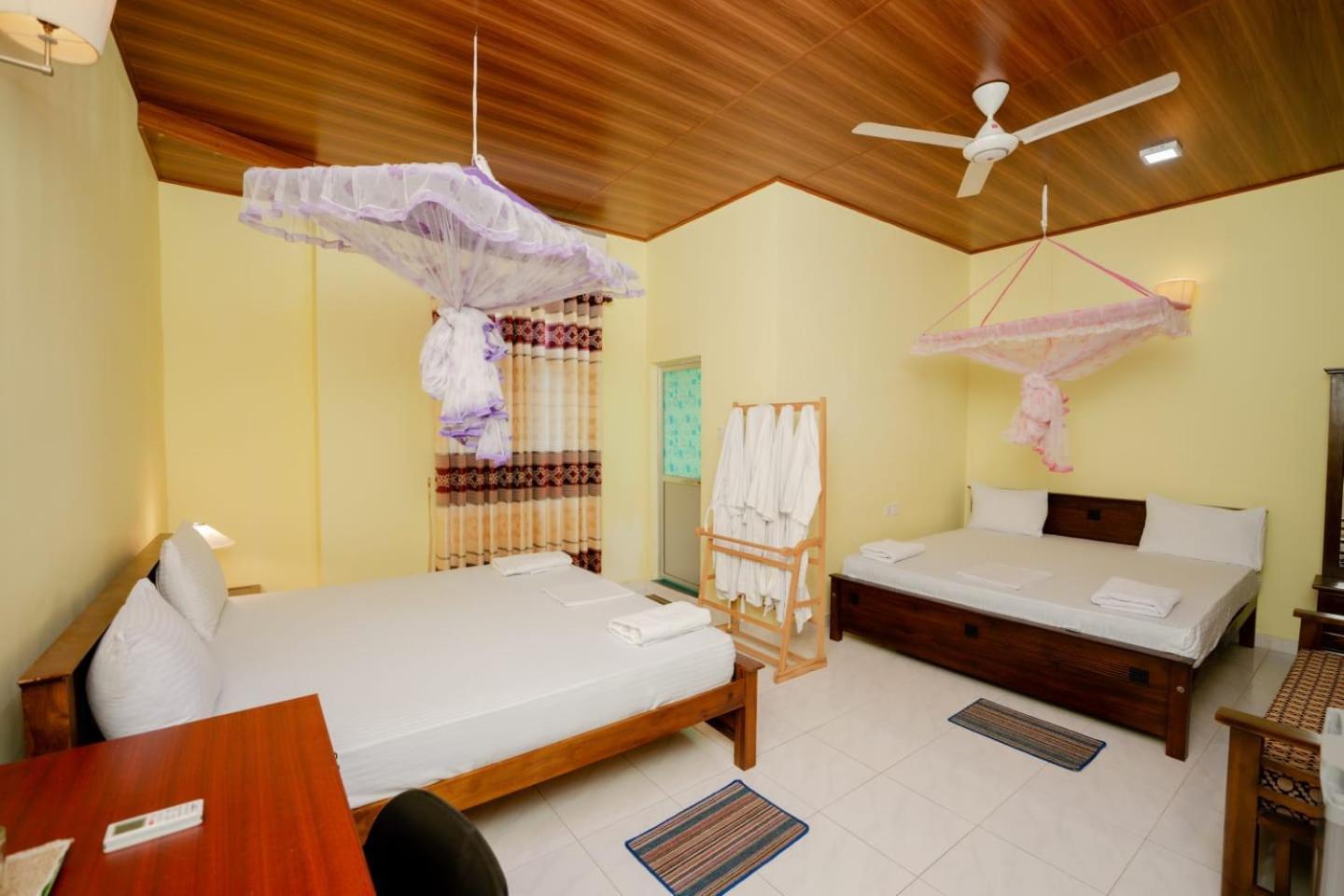 Suwani Pinnawala Homestay Dış mekan fotoğraf