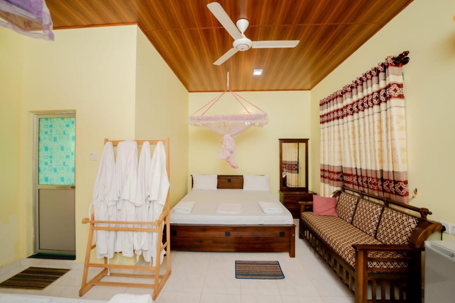 Suwani Pinnawala Homestay Dış mekan fotoğraf