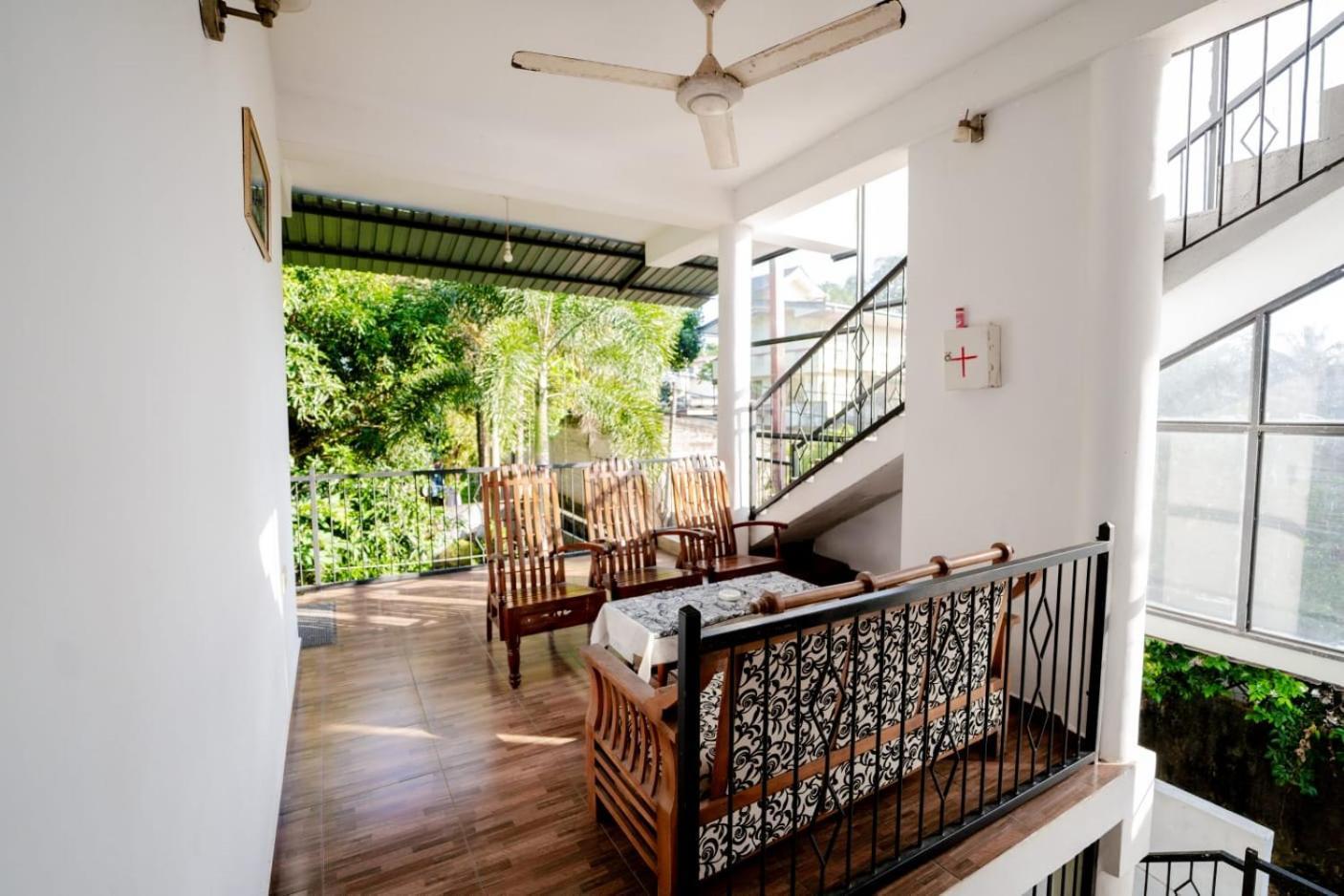 Suwani Pinnawala Homestay Dış mekan fotoğraf