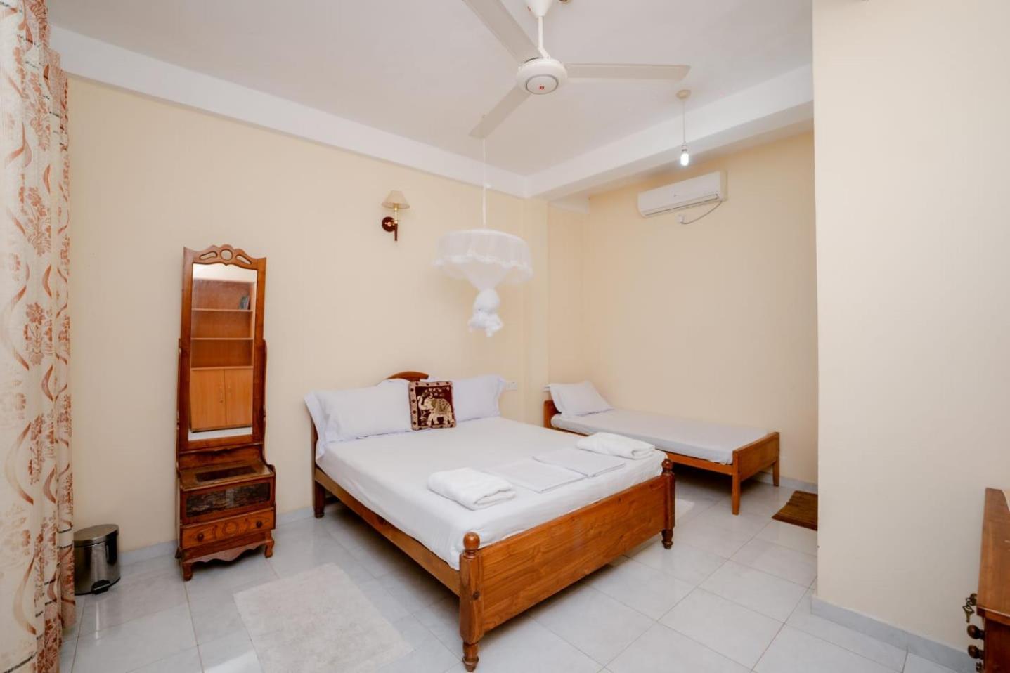 Suwani Pinnawala Homestay Dış mekan fotoğraf