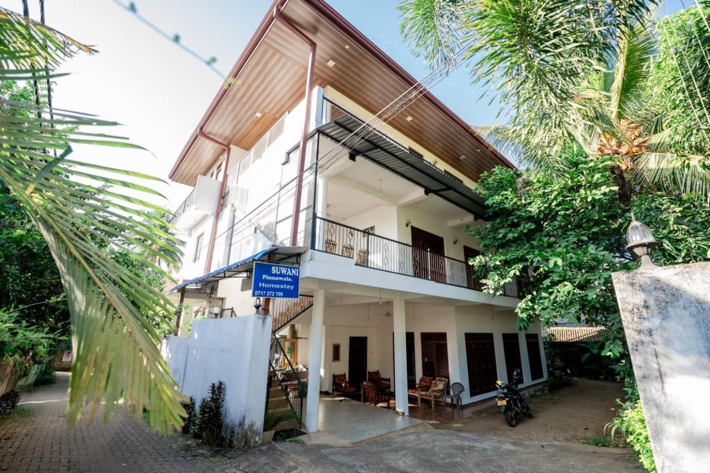 Suwani Pinnawala Homestay Dış mekan fotoğraf